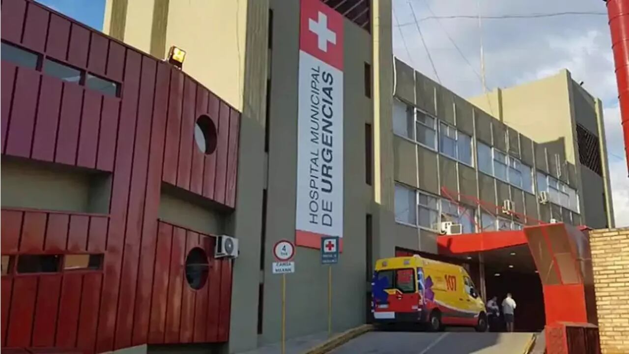 El hombre fue trasladado de urgencia al hospital. 