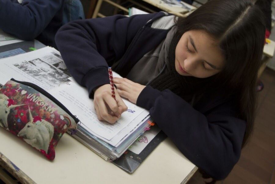 En las escuelas de la provincia de Buenos Aires ya no será obligatorio usar barbijo.