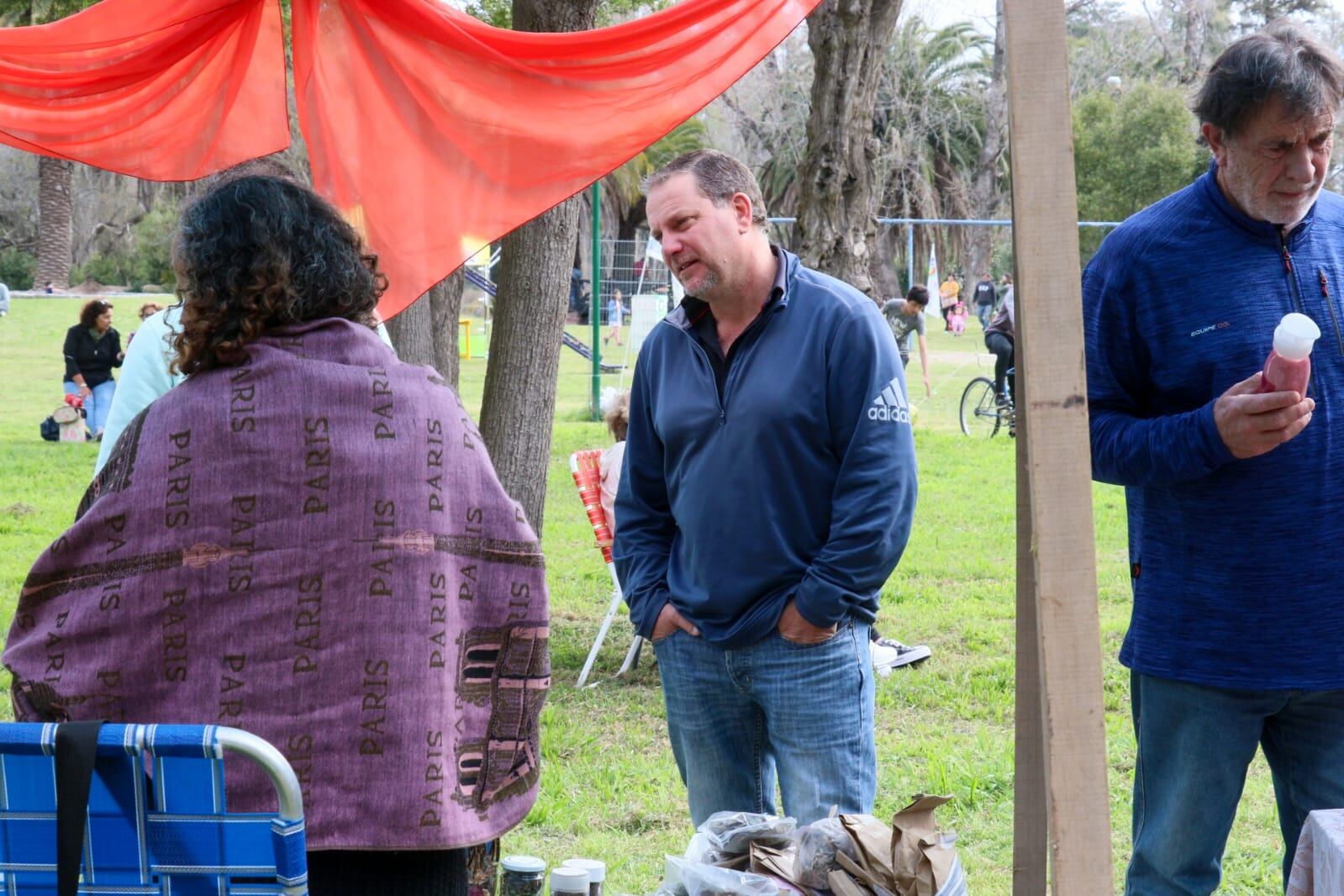 Candidatos vecinalistas en los festejos de la primavera del Parque Cabañas