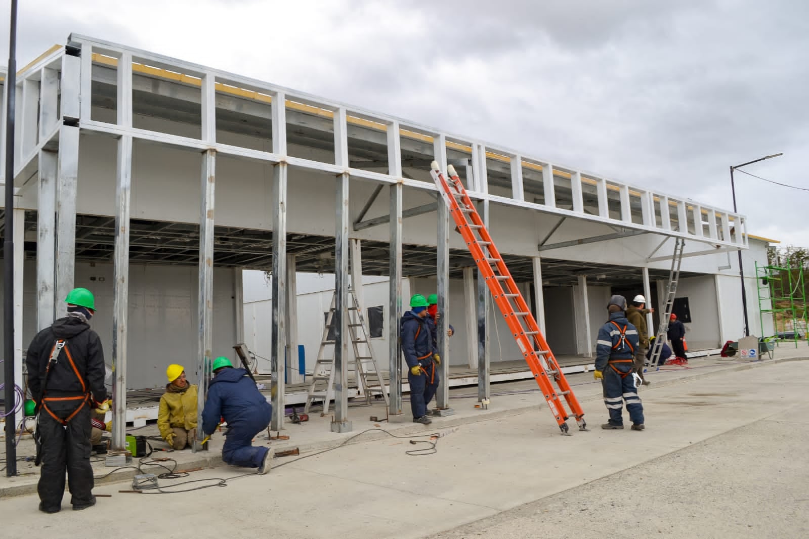 Los trabajadores están abocados en el cerramiento del espacio, la instalación de datos, de electricidad y de extinción y detección de incendios.