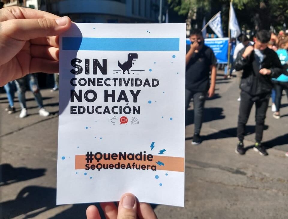 La protesta apunta a los estudiantes que no pudieron sumarse a las clases virtuales por falta de recursos económicos y técnicos.