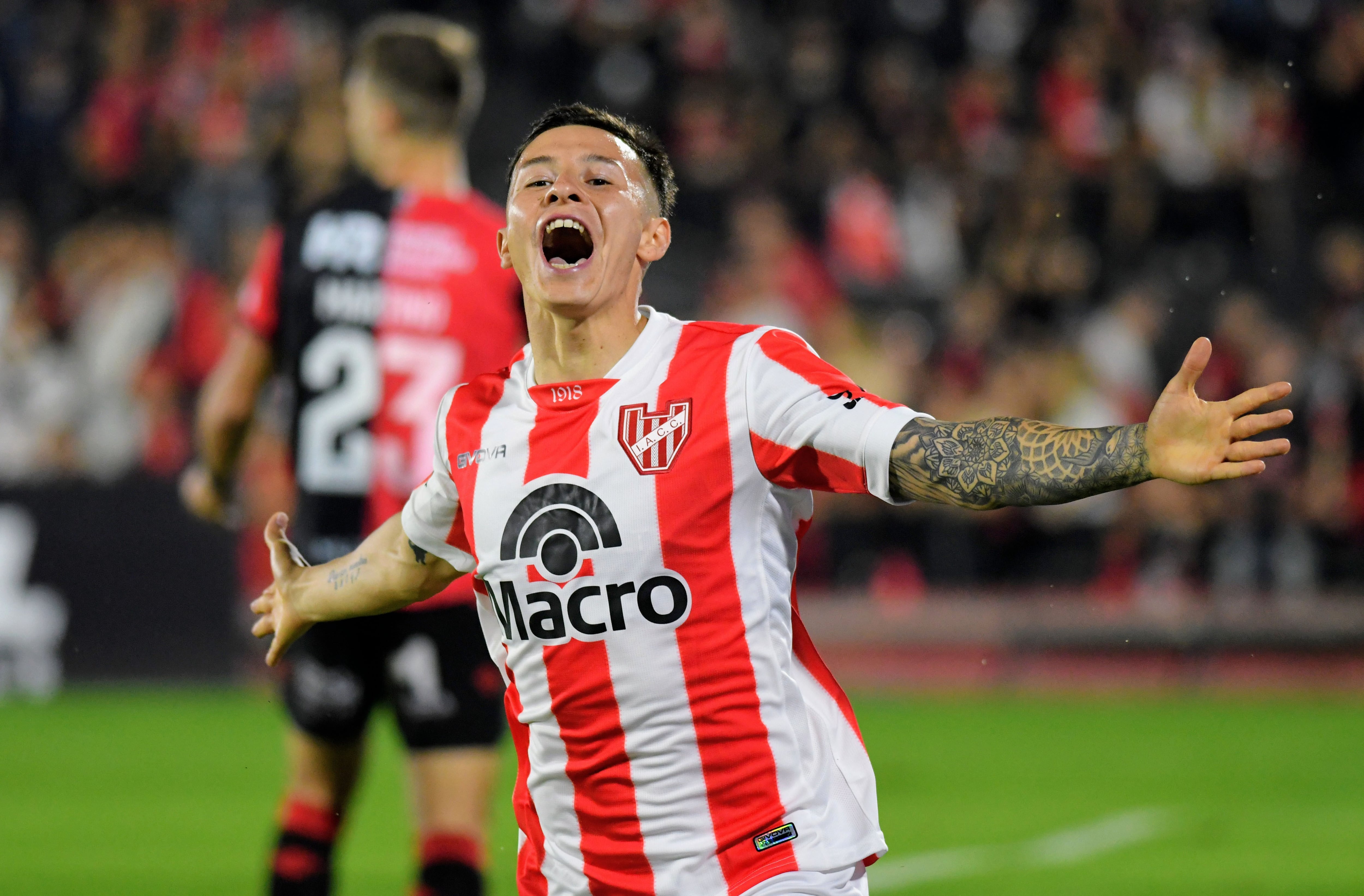 Instituto en su partido ante Newells. (Fotobaires).