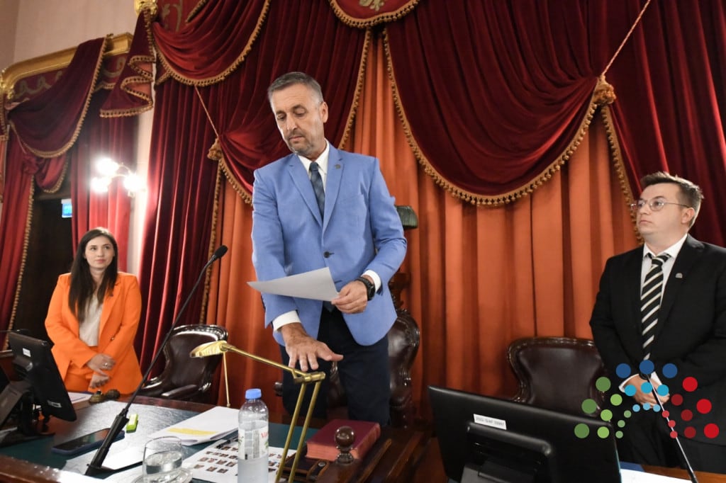 Gustavo Hein asumiendo la Presidencia de la Cámara Baja provincial.