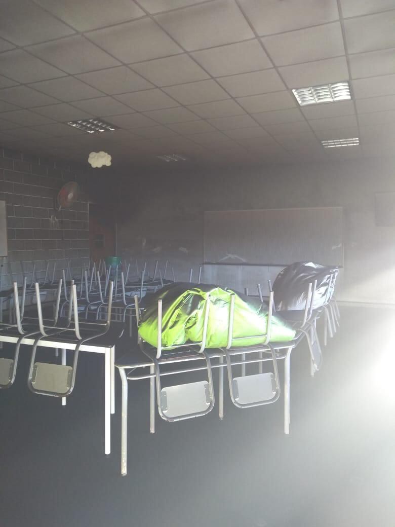 Incendio en la escuela Dante Alighieri - Imágenes enviadas por lectores