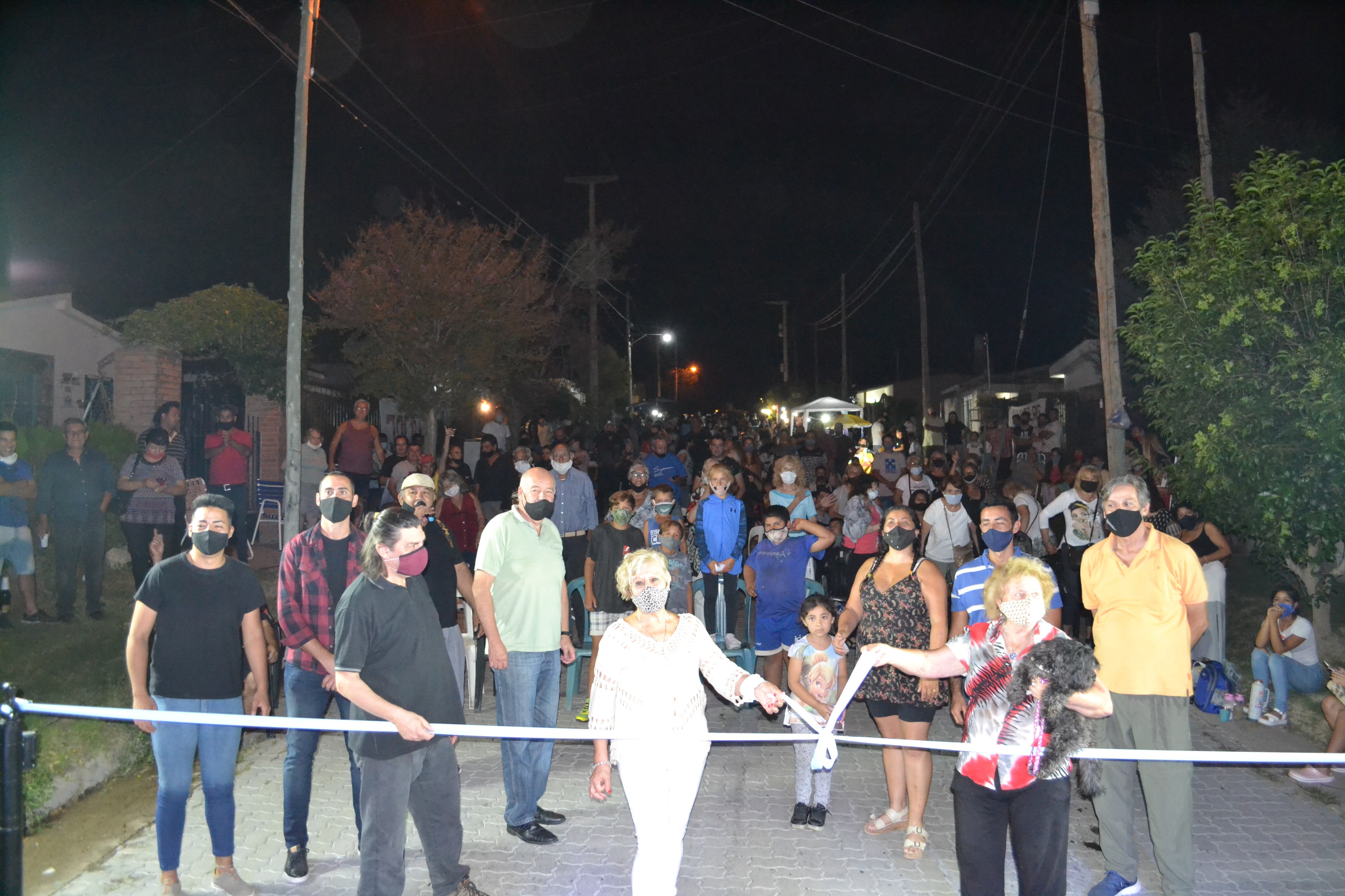 Inauguración de adoquinado en un barrio Villa del Río de Carlos Paz.