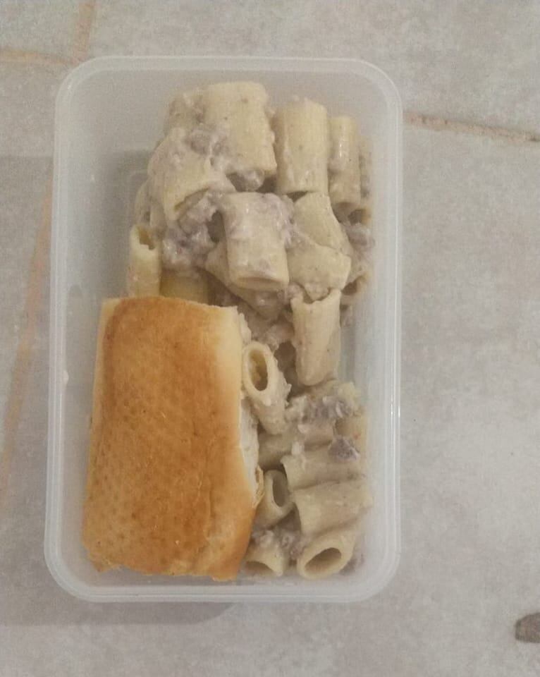 Comida podrida en una escuela de San Luis.