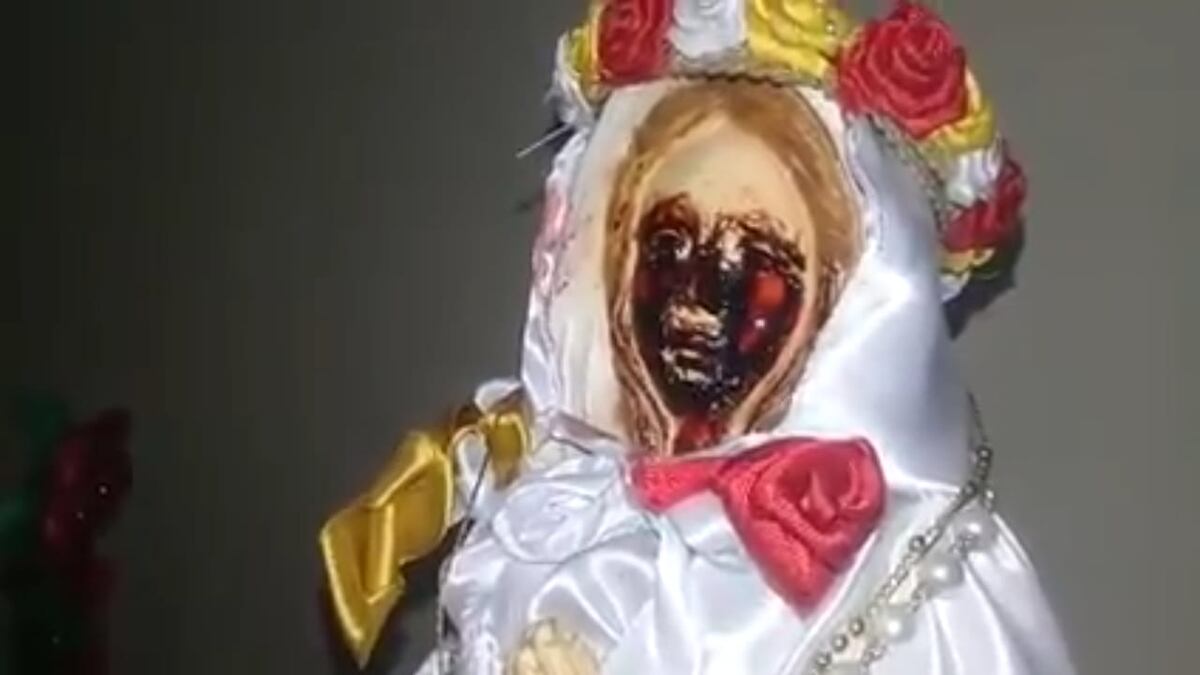 Aseguran que en una localidad salteña hay una Virgen que llora sangre