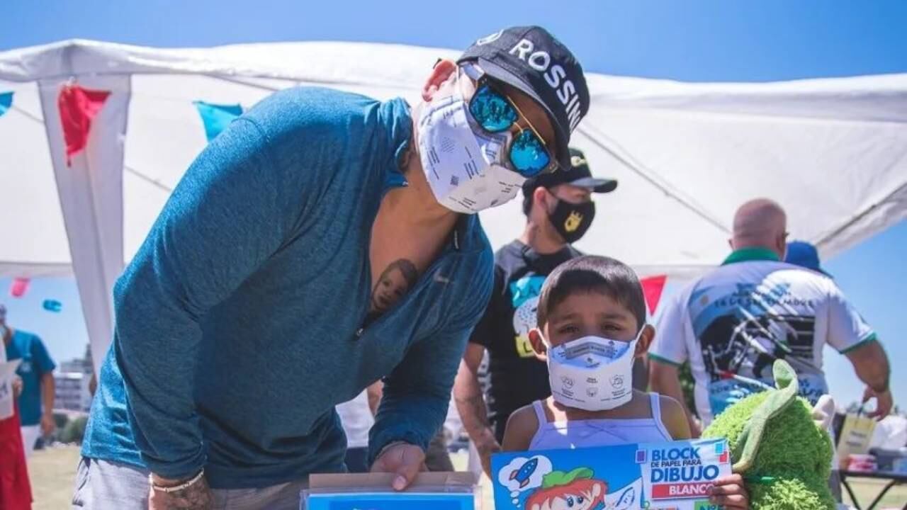 El "Chino Maidana visitó a chicos con cáncer