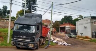 Accidente en Oberá: un camión quedó sin frenos.