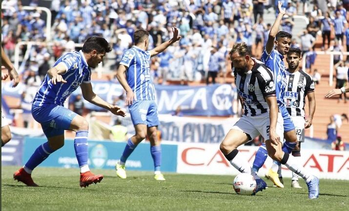 Mier encabeza uno de los ataques de Central Córdoba ante un desconocido Godoy Cruz.