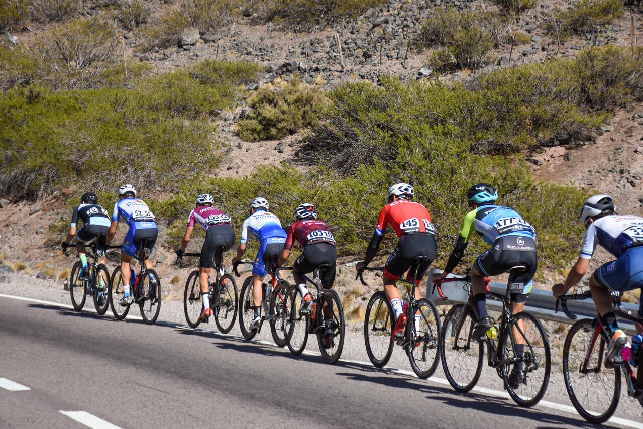 Vuelta de Mendoza 2023, septima etapa, el mendocino Mario Ovejero ganó la etapa reina en el Cristo Redentor.

Foto: Mariana Villa / Los Andes