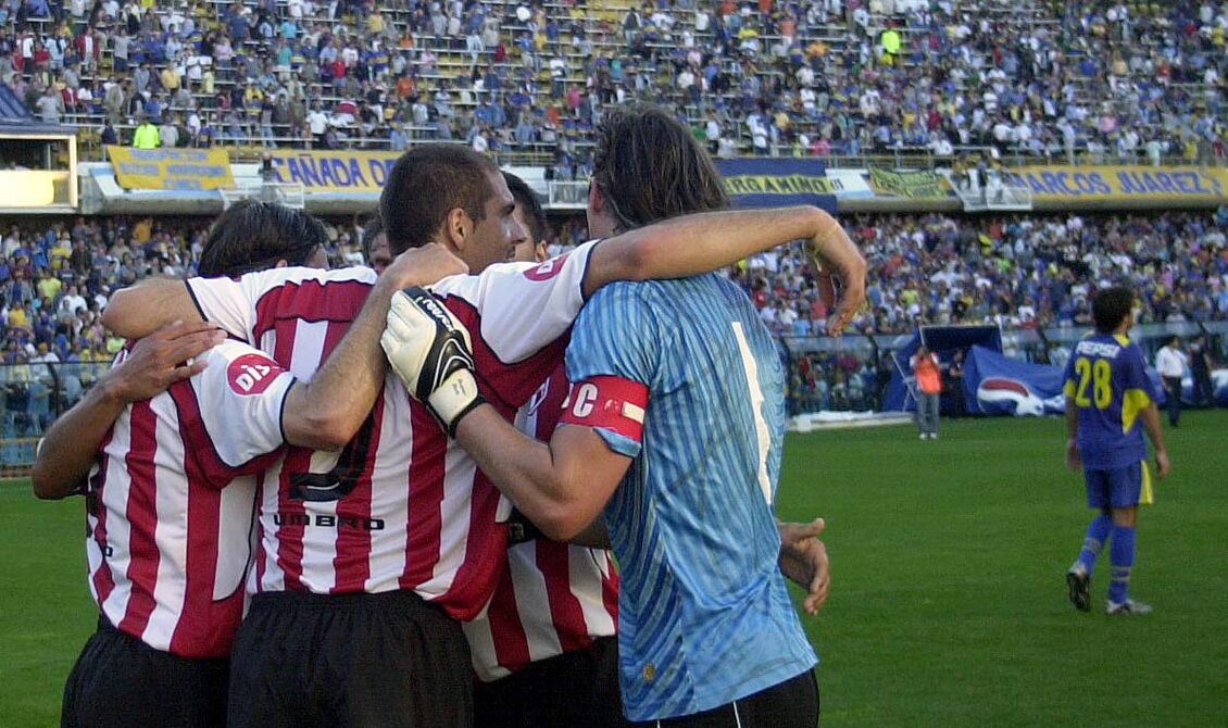 En octubre de 2004 Instituto se trajo un valioso 0 a 0 de la cancha de Boca. Jugó con 10 por la roja a "Miliki" y la figura su arquero Caranta.