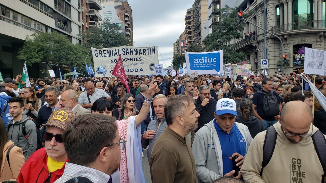 La movilización continua desde Plaza España hasta el Patio Olmos.