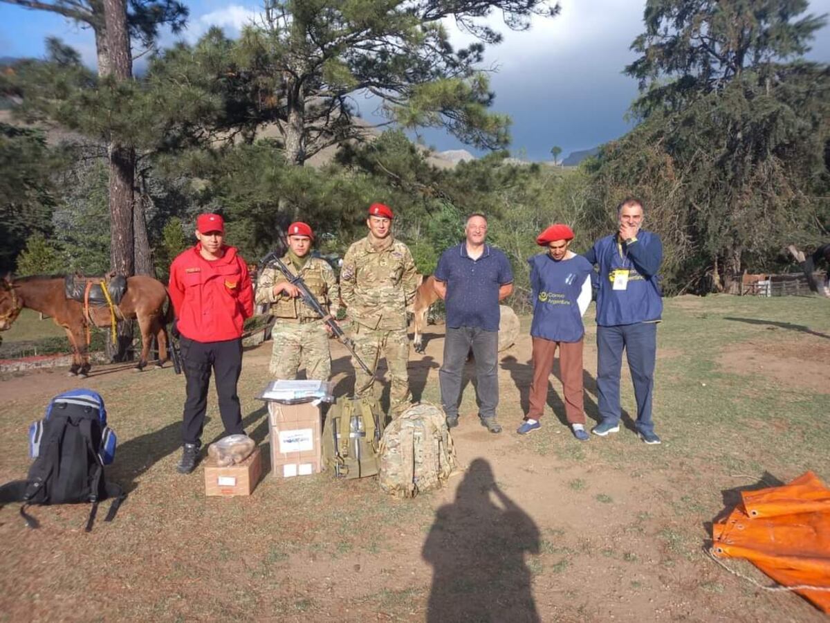 Izamiento de la bandera, himno y urnas trasladadas a caballo: así se vota en el Cerro Champaquí