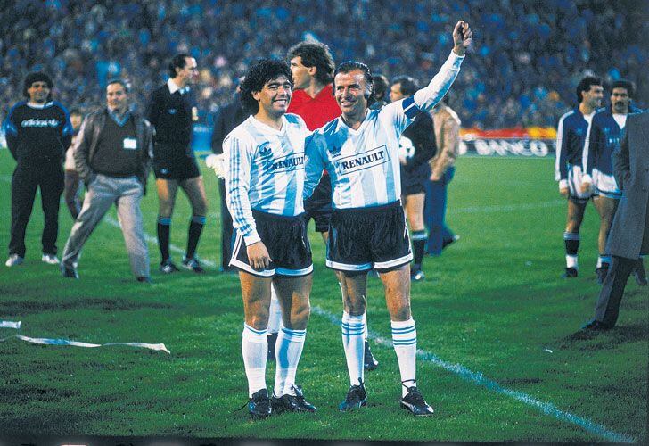 Menem jugó fútbol con Diego Maradona