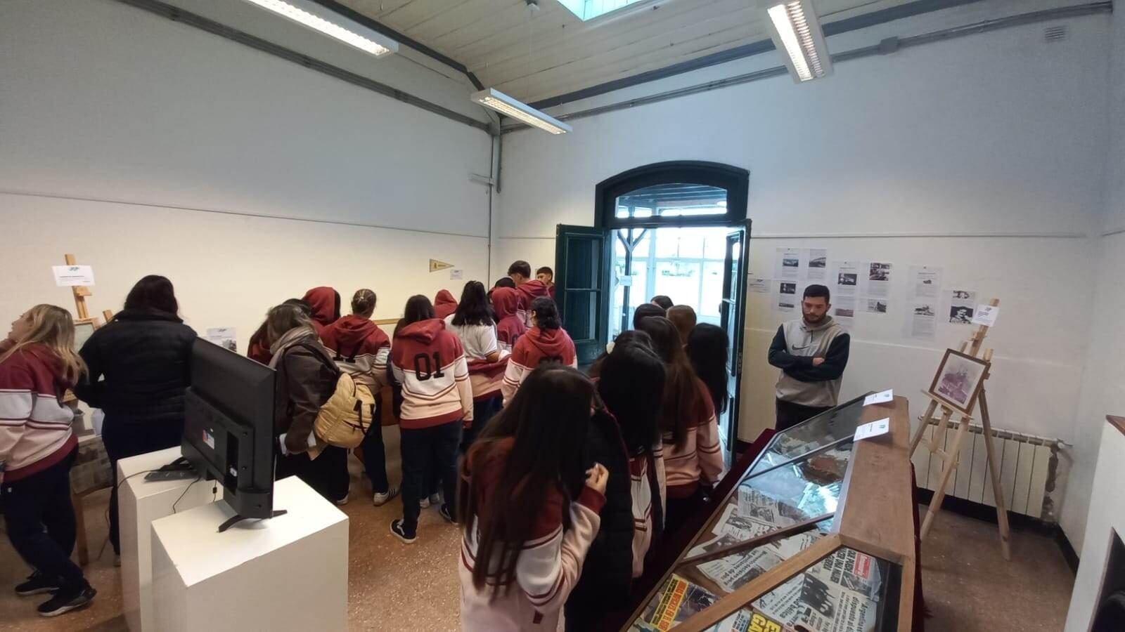 Centro Cultural La Estación de Tres Arroyos: exitoso cierre de las muestras sobre Malvinas y la ciudad