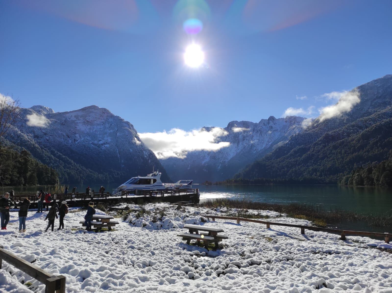 Frias, dentro del Parque Nacional Nahuel Huapi, limita con Chile.