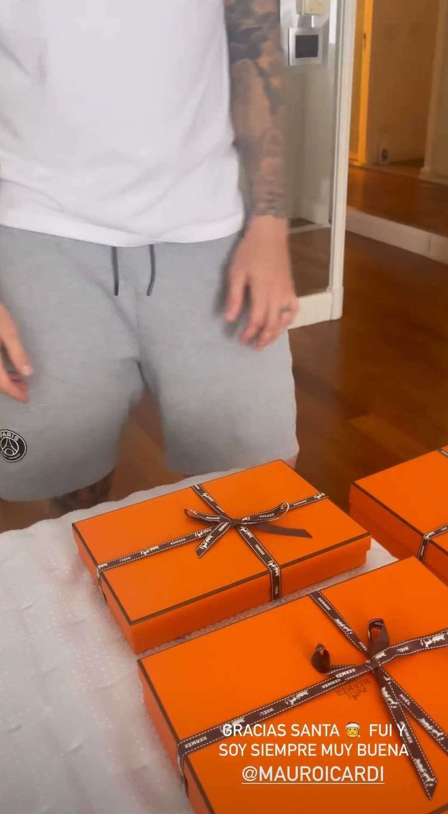 Las regalos de Navidad que le hizo Icardi a Nara.