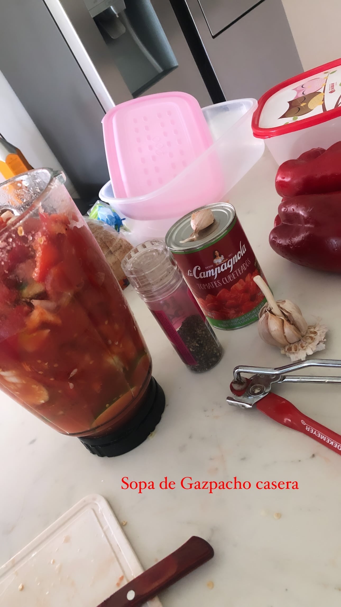 cómo hacer la sopa de gazpacho de Sofía Clerici