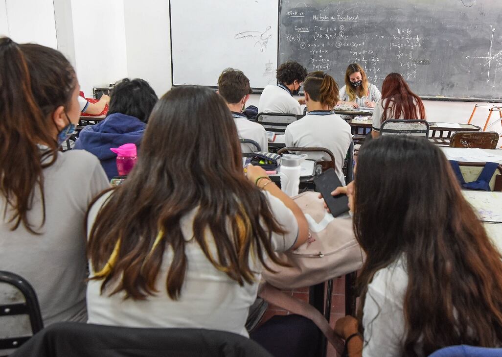 Ya no habrá más burbujas ni aislamiento por contacto estrecho, aunque sí se deberá usar el barbijo a partir del cuarto grado de la primaria en adelante.