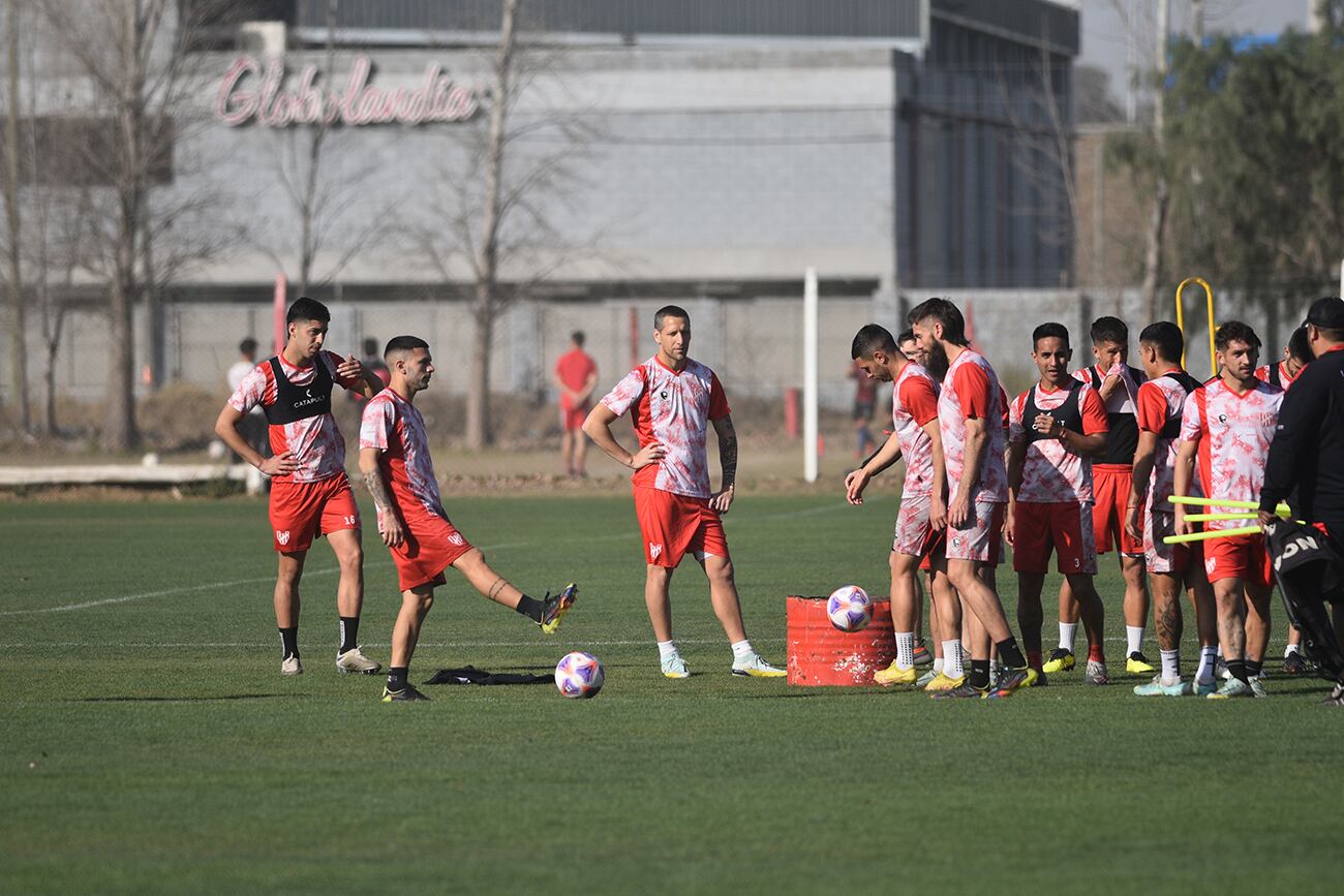 Entrenamiento de Instituto en el predio La Agustina. Foto Pedro Castillo 