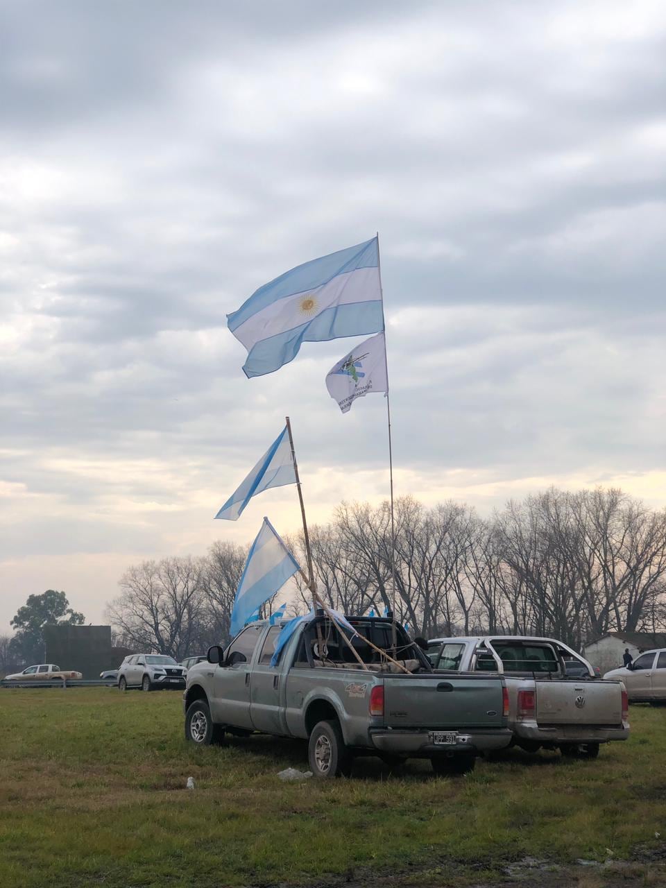 Productores agropecuarios se reunieron en el cruce de las Ruta 3 y 226