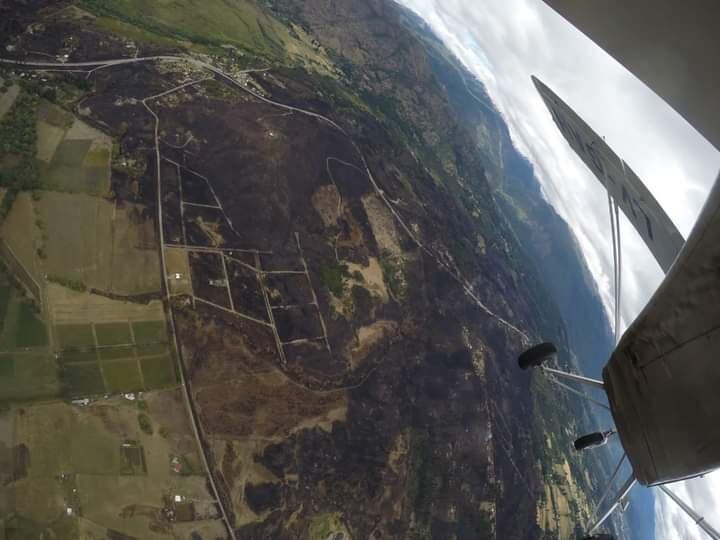 Vista aérea del incendio en la cordilelra chubutense.