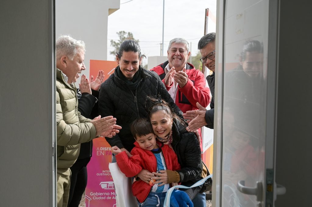 Entrega de viviendas en Arroyito