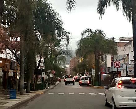 Centro de Carlos Paz, este miércoles por la tarde y tras la intensa nevada.