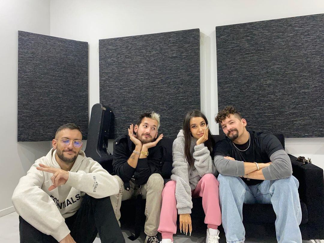 María Becerra junto a Mau y Ricky. (Instagram)