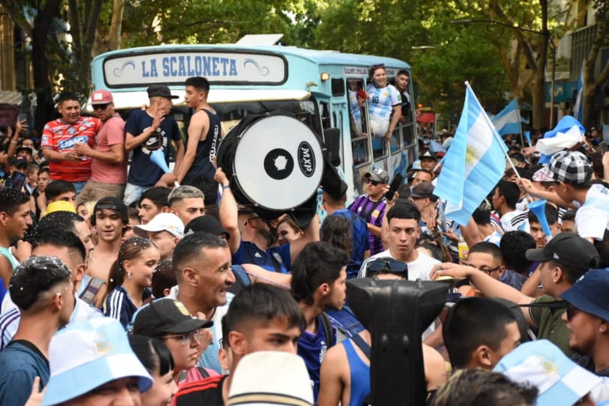 Qatar 2022: así se vivió en Mendoza la locura por la Argentina clasificada a cuartos de final