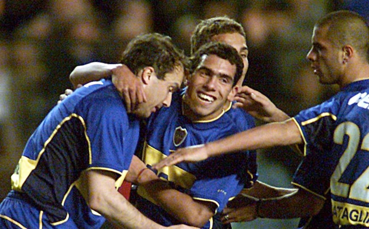 Abel Balbo y Carlos Tevez jugaron juntos en Boca Juniors cuando disputaron la Copa Libertadores 2002.