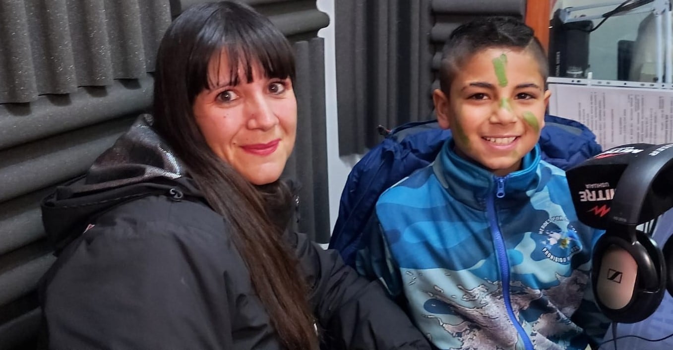  Thiago Huenchillán junto a su mamá Jessica Gómez.