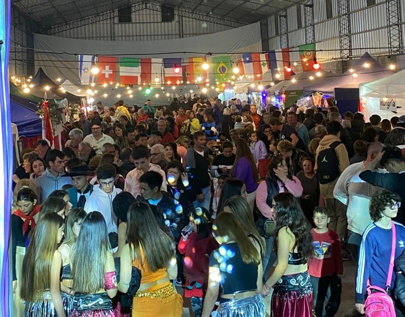 Se llevó a cabo la Feria de las Colectividades en Claromecó