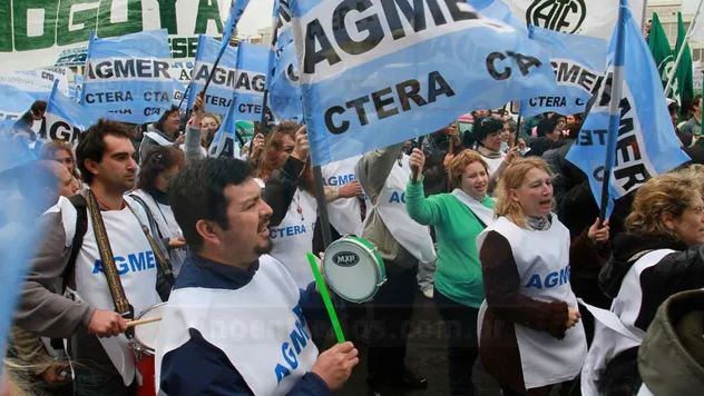 Gremios docentes de la CGT realizan este lunes un paro en reclamo de “financiamiento de la educación”.