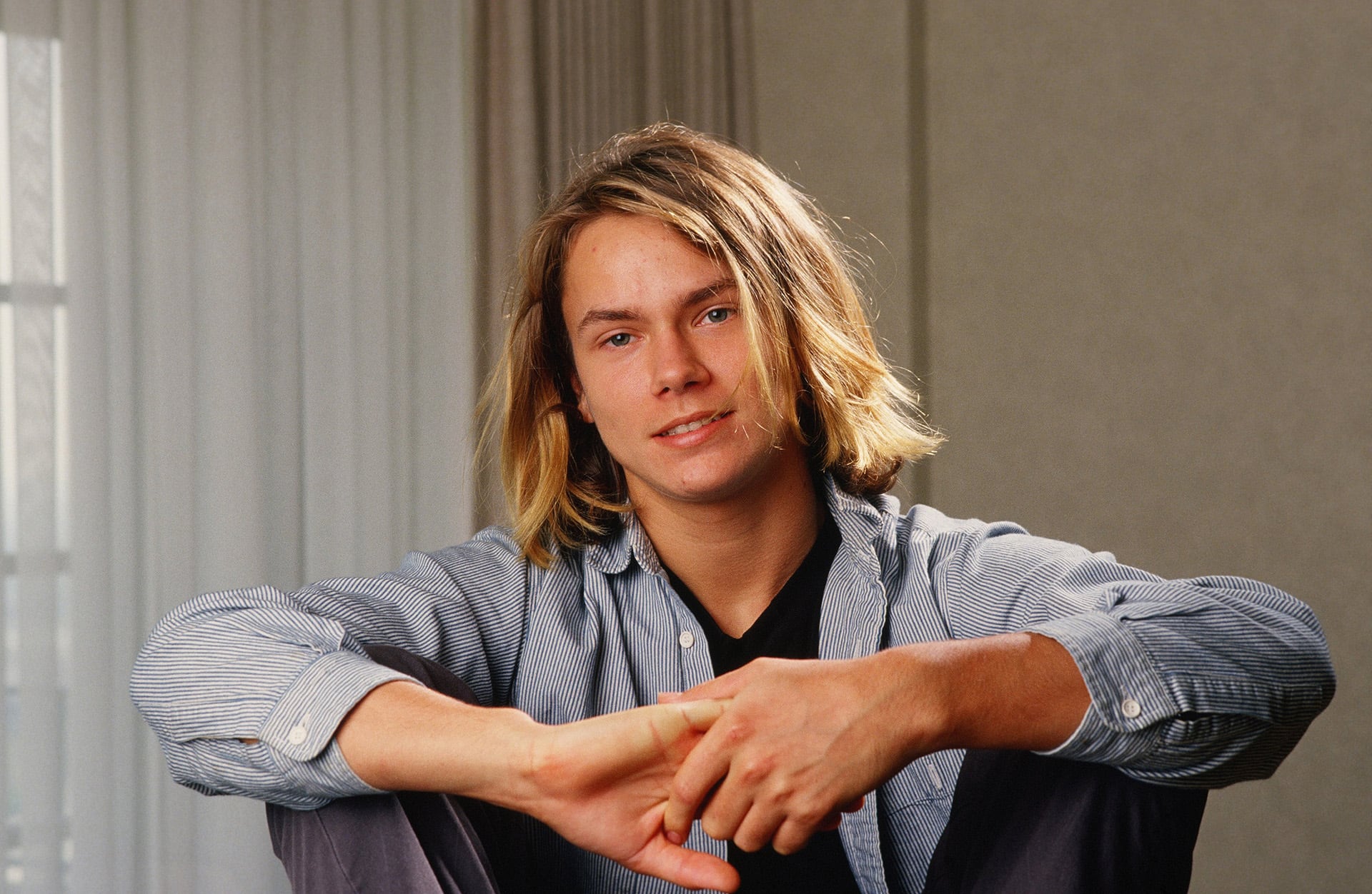 LOS ANGELES, CA - 1988:  Actor River Phoenix (1970 - 1993), star of "Stand By Me," playfully poses during a 1988 Los Angeles, California, photo portrait session. Phoenix, a rising young film star, tragically died in 1993 outside a Sunset Strip nightclub of a drug overdose. (Photo by George Rose/Getty Images)