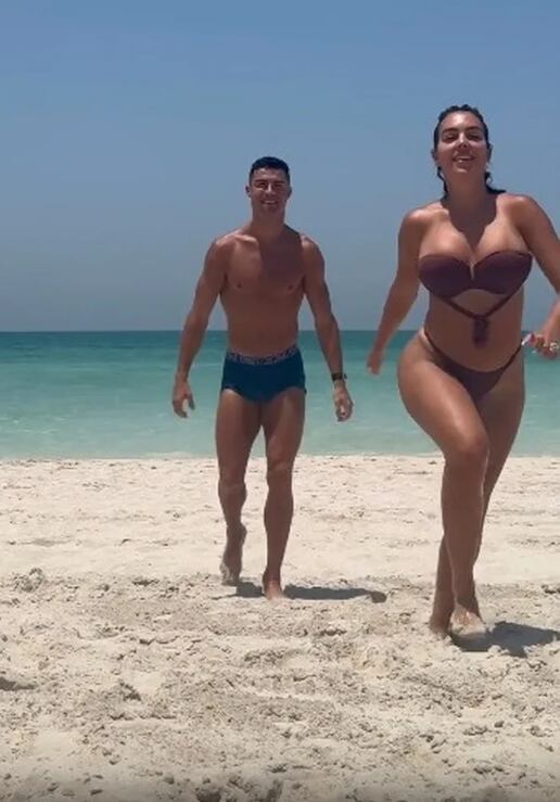 Desde Maldivas y junto a Cristiano Ronaldo, Georgina Rodríguez la rompió con su microbikini