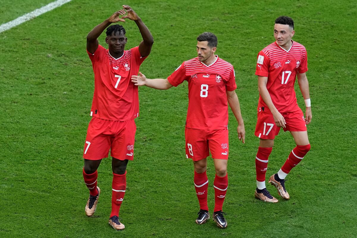 Quién es Breel Embolo, el camerunés que juega para Suiza y convirtió contra su país en el Mundial de Qatar 2022
