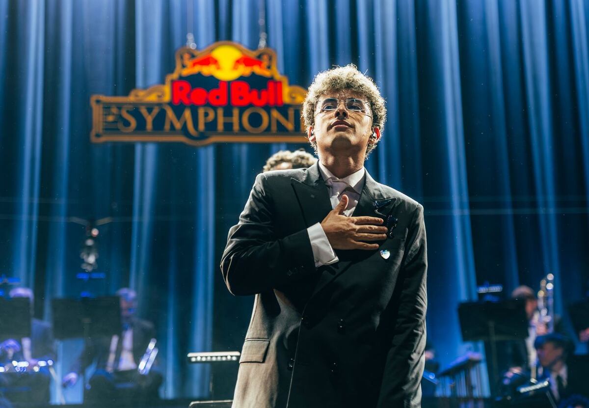 Trueno hizo vibrar el Teatro Coliseo con la primera edición de Red Bull Symphonic en Argentina