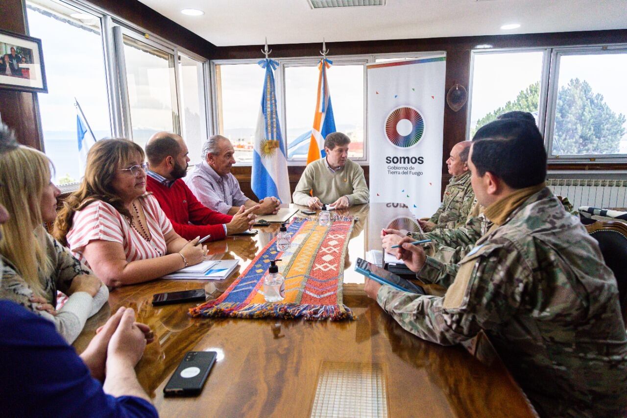 Melella se reunió con ingenieros del Ejército por obras en rutas de Tierra del Fuego