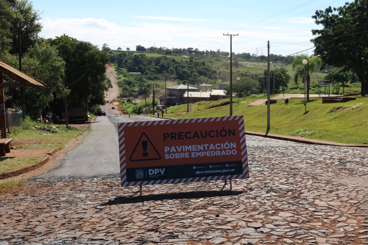 Oberá: iniciaron tareas de asfaltado en la avenida Yerbal Viejo de la ciudad