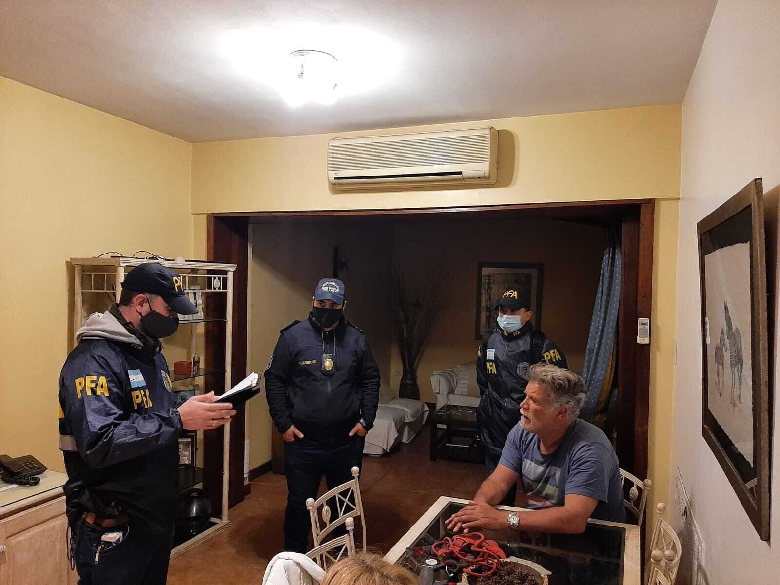 La foto del momento en que fue detenido "Teto" Medina.