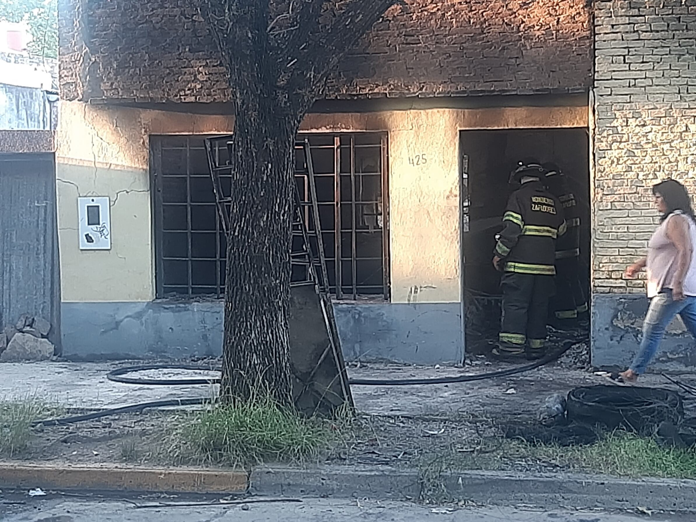 Incendio causó pérdidas totales en una gomería