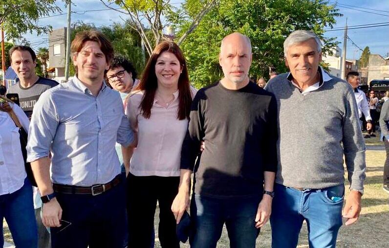 Rosío Antinori y Carlos Ávila con Rodriguez Larreta en Bahía Blanca