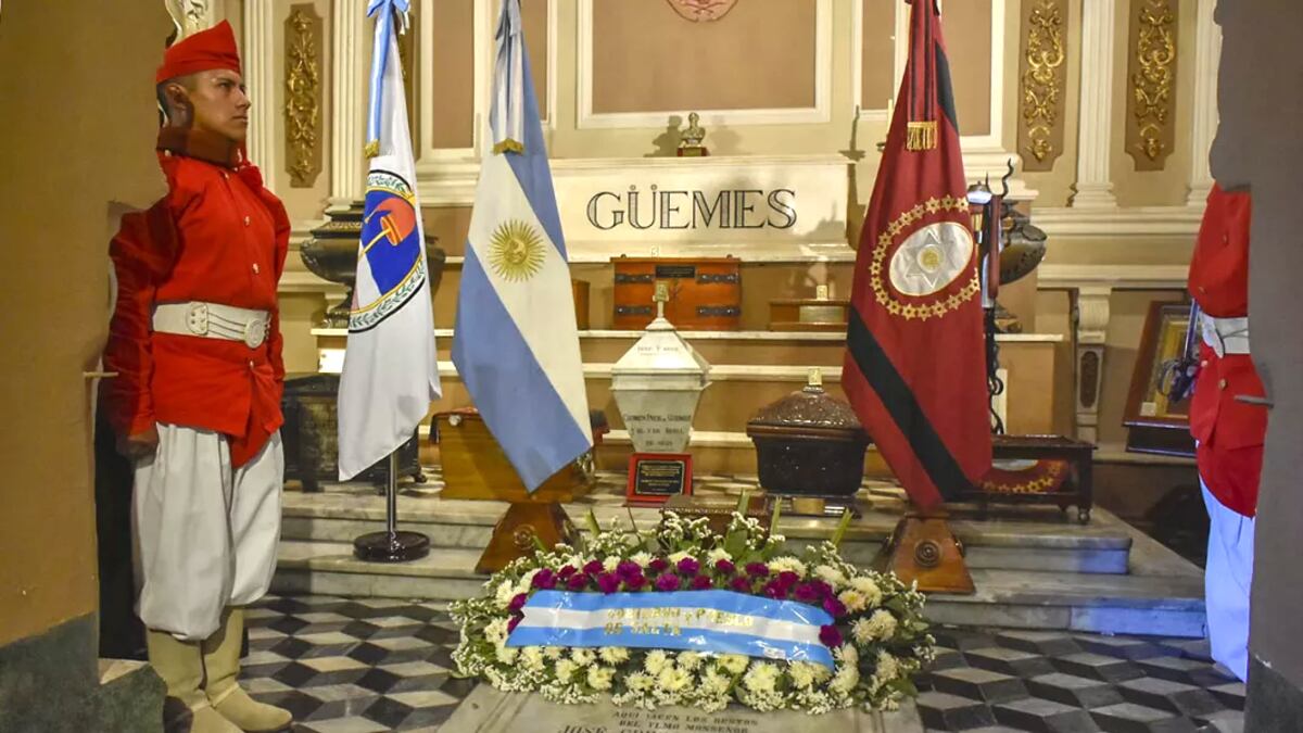 En el mes belgraniano, la Bandera de la Libertad Civil hermana a jujeños y salteños