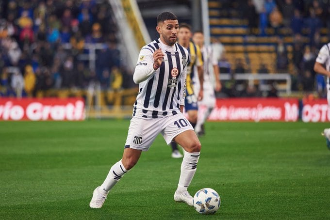 Nahuel Bustos en acción, en la visita de Talleres a Rosario Central por la Copa de la Liga Profesional. (Prensa Talleres)