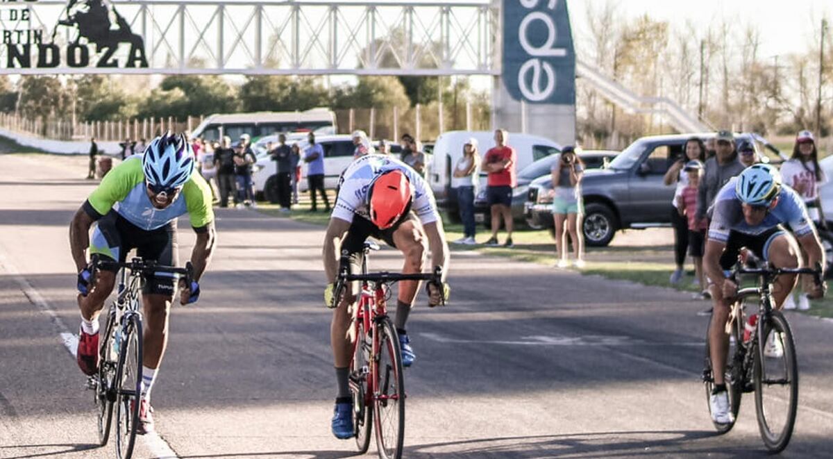 Ciclismo Critérium y Pista: Ramiro Castro ganó en el Autódromo Jorge Ángel Pena
