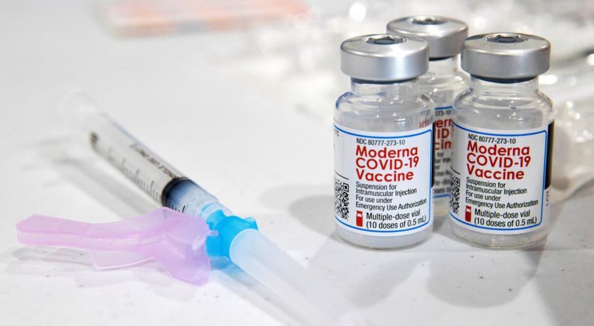 Moderna anunció que su vacuna contra el coronavirus en efectiva en adolescentes