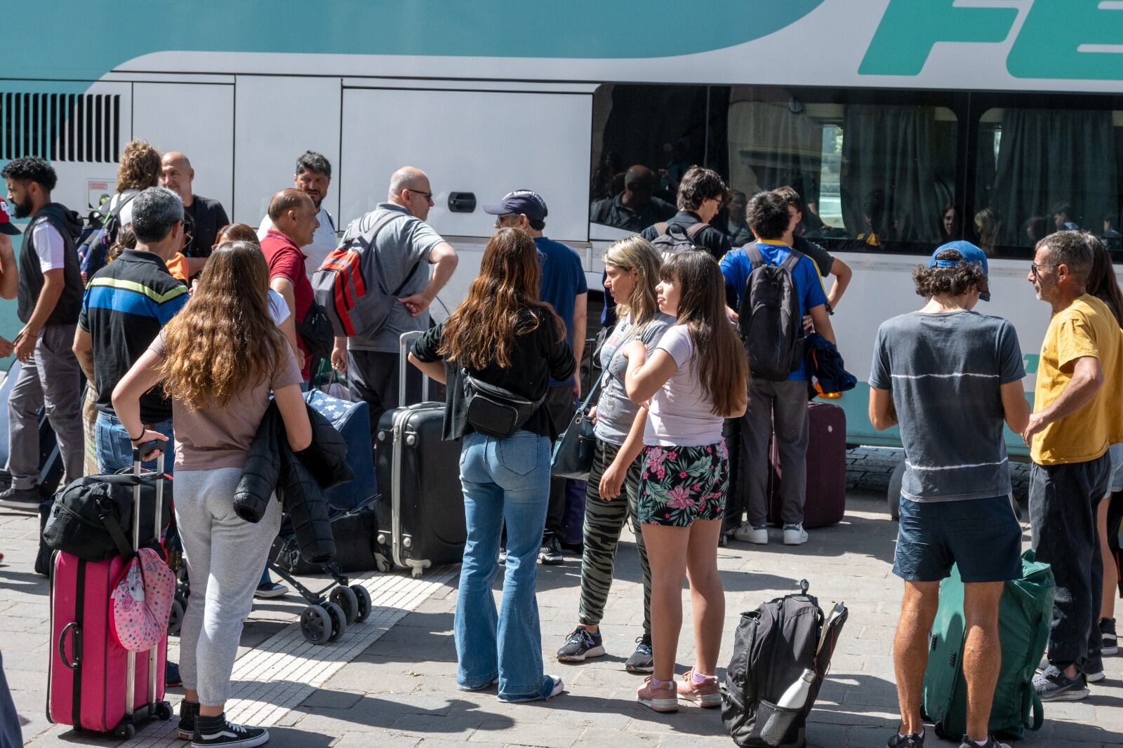 Partieron rumbo a Mar del Plata los 120 representantes de Tres Arroyos en la final de los Juegos Bonaerenses