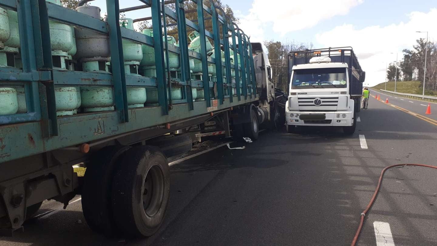 Dos camiones estuvieron involucrados en el accidente.